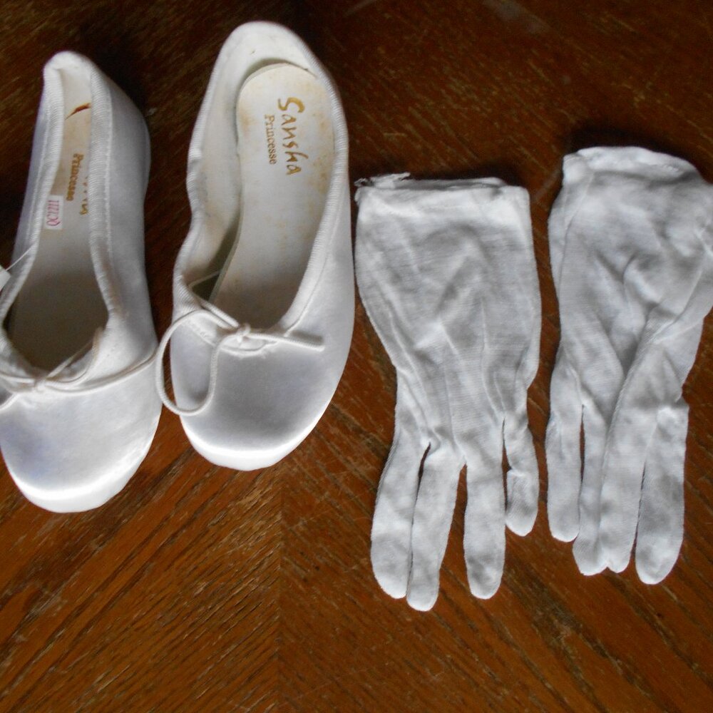 Child Shoes  8.5 - 13.5  & Gloves   NWT
